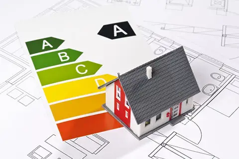Fotokollage zur Darstellung von Energieeffizienz durch Wärmedämmung